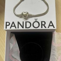 Pandora Moments Heart Clasp Bangle