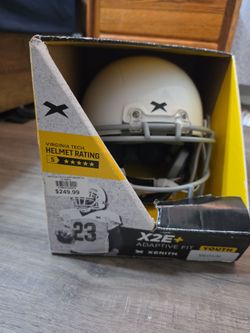 Brand New -Zenith youth Medium Football helmet