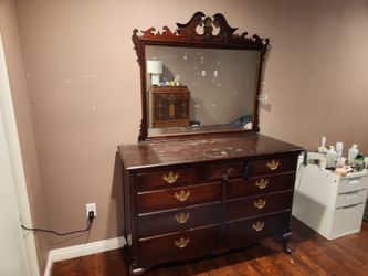 Hardwood Mahogany Dresser.