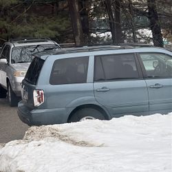 Blue Honda Pilot 