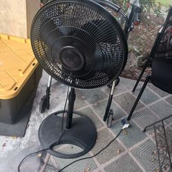 FLOOR FAN AJUSTABLE LIKE NEW 14 FIRM