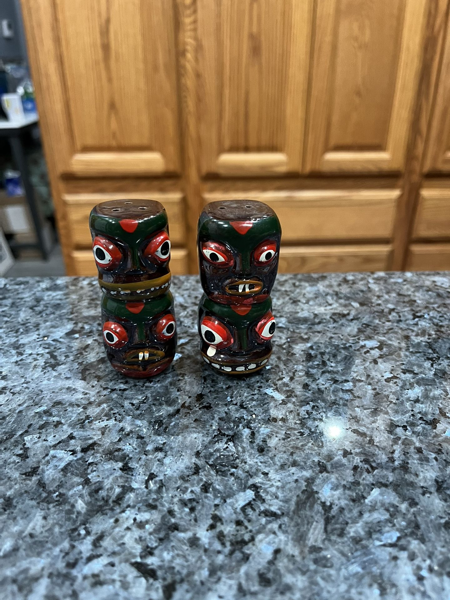 Ceramic Vintage Mid Century Hand Painted Tiki Pair of Salt and Pepper Shakers. Size approximately 3 inches tall. Preowned no stoppers.