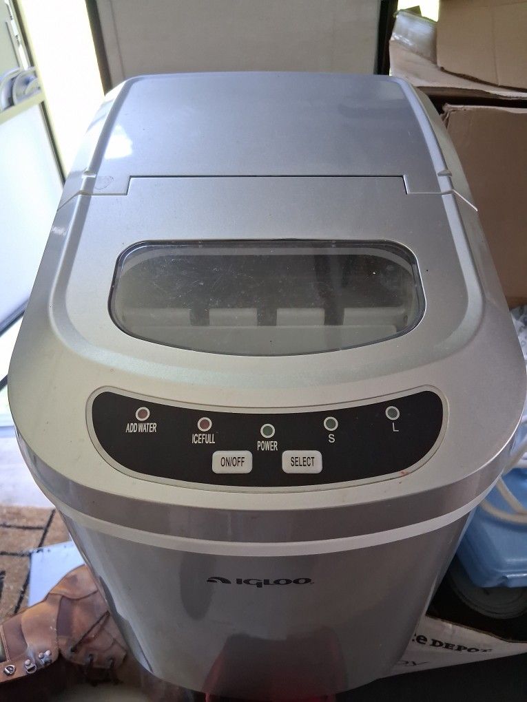 Igloo TABLTOP ICE MAKER