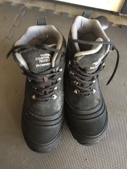 Boys Snow Boots Size 6 The Northface waterproof