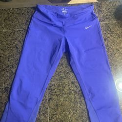 Great Deal Like New Women’s Size M Lavender Nike Dri Fit Capri Leggings 