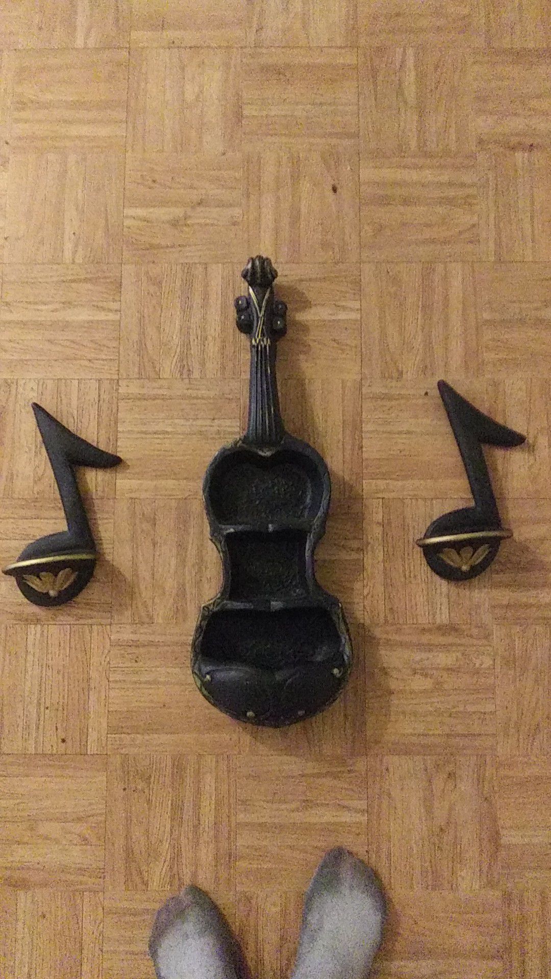 Music wall notes & violin