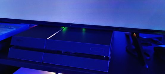 PS4 MINT CONDITION ONE OWNER 8.03 Software Version