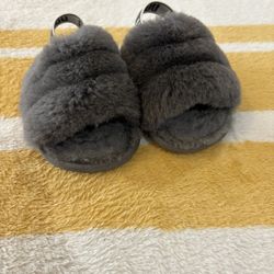 Toddler Ugg Slippers - Size 4/5