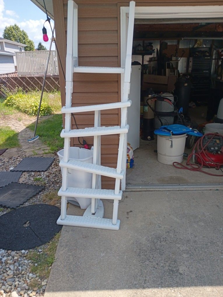 Deck Ladder 59 In Tall $50 For Parts