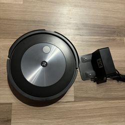 iRobot Roomba J7 15020 Brand New