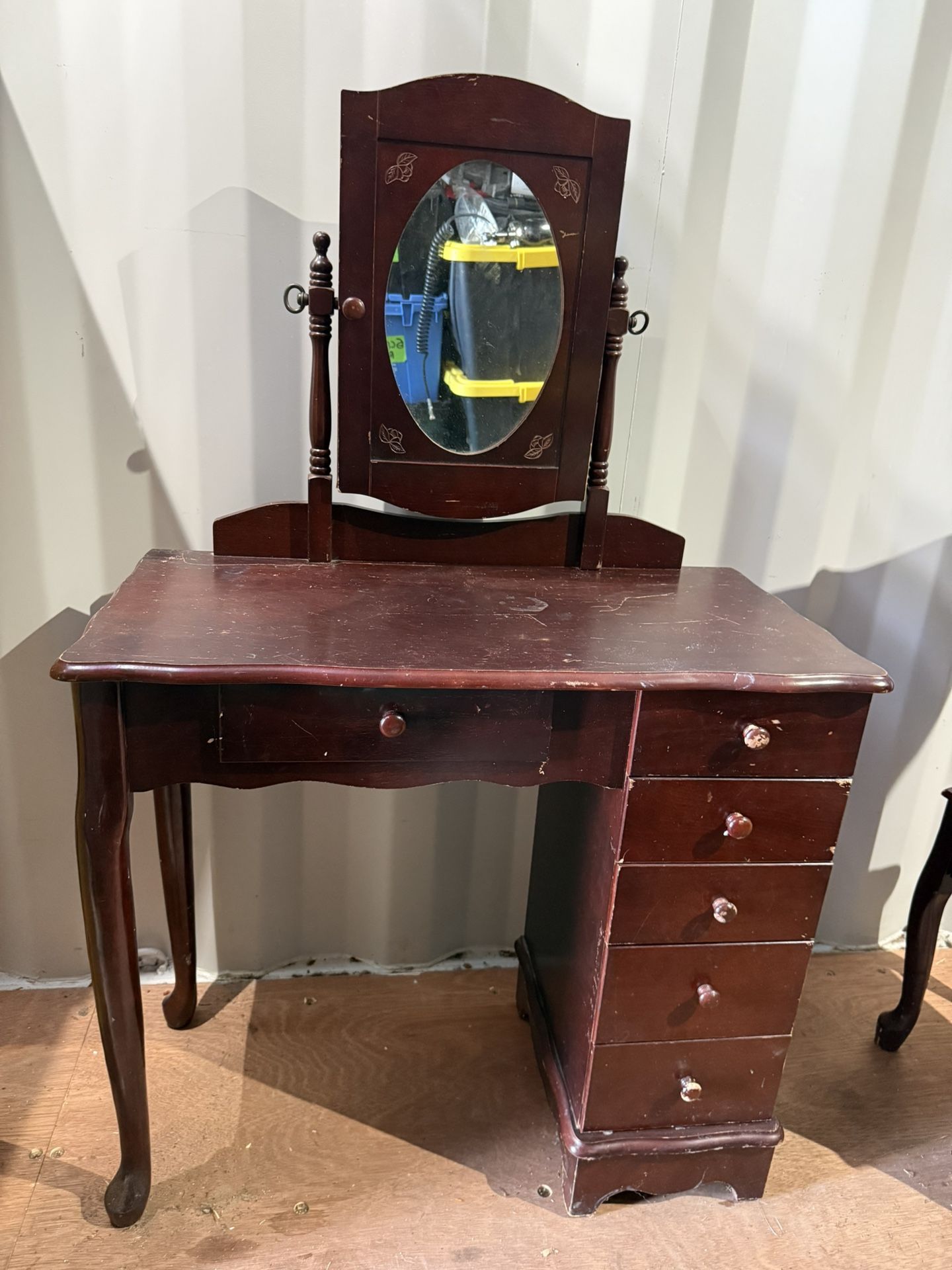 Makeup vanity