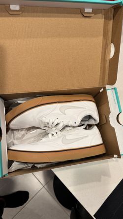 White Nike SB