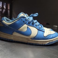 Size 9 Mens Nike SB Dunks. $30