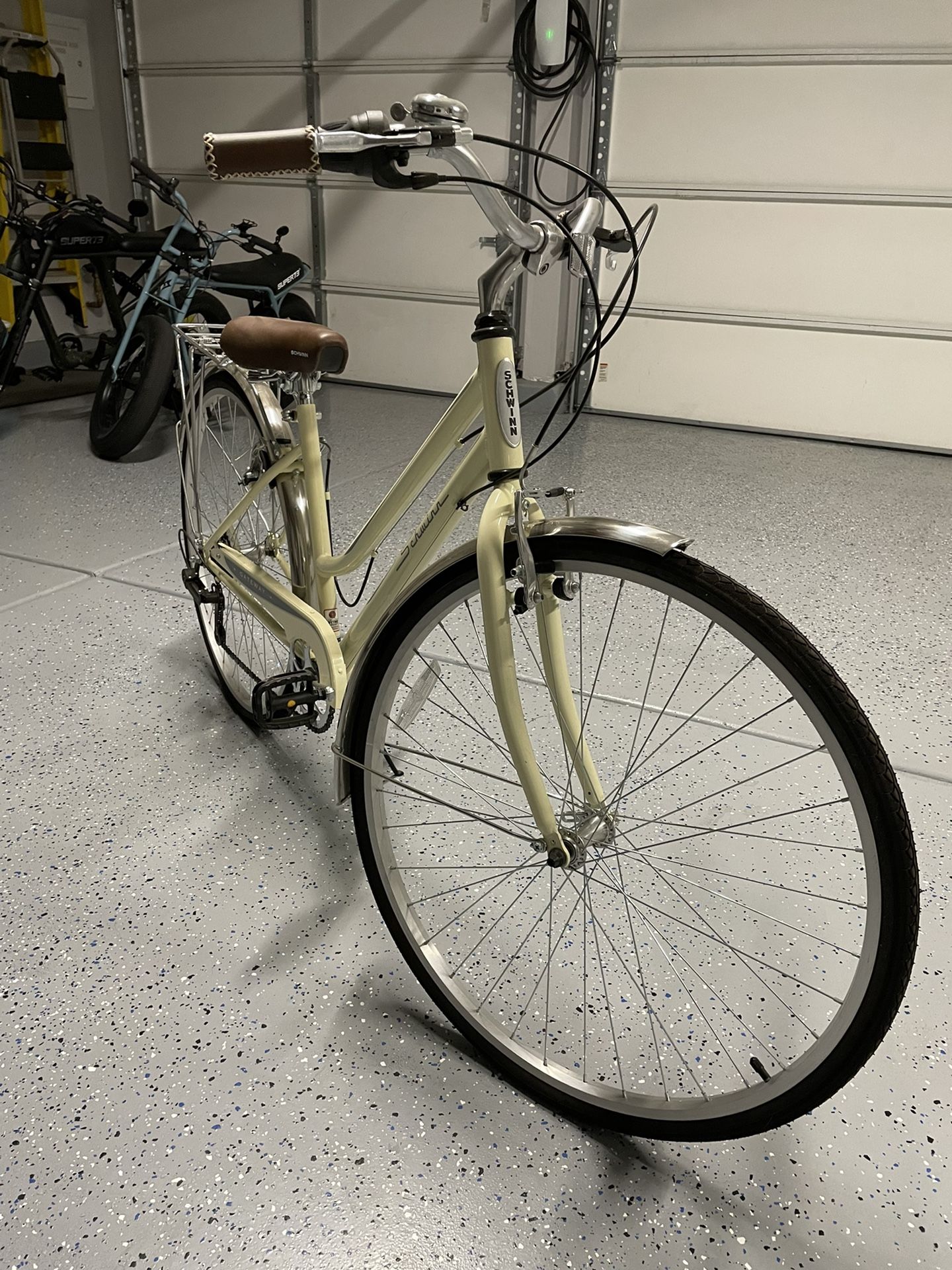 Schwinn Women's Gateway 28" 700c Hybrid Bike,Cream