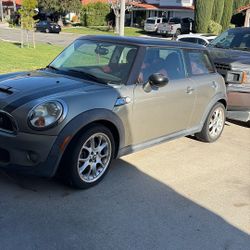 2007 mini Cooper S - For Parts.