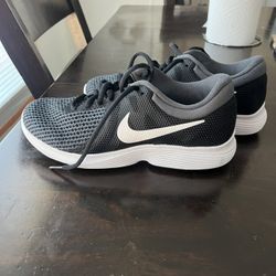 New Women’s Nike Size 6.5w