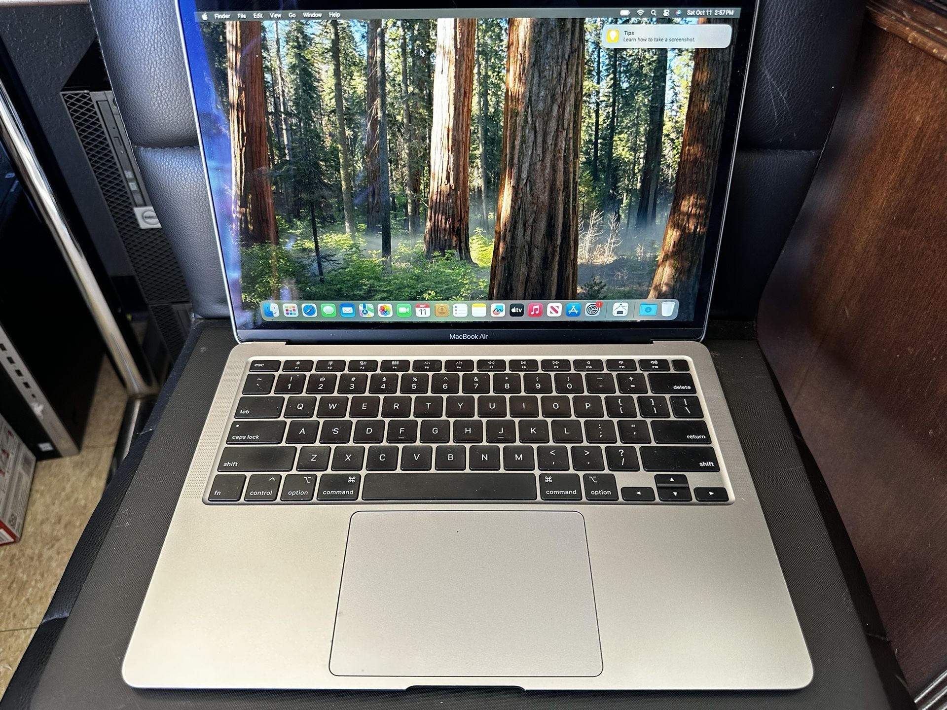 Macbook Air 13 nches- core i3- MacOS Sequoia