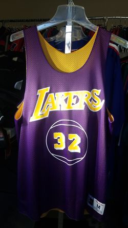 Michael and ness Jearsy BRAND NEW. LAKERS SIZES AVAILABLE M & S. L. XL L 3XL 2XL L
