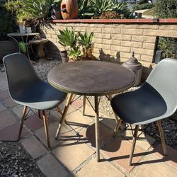 Table And Chairs 
