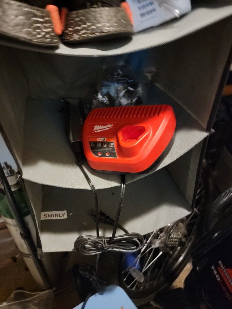 Milwaukee M12 Charger