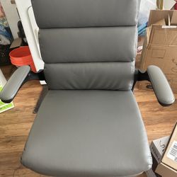 Office Chair With Retractable Footrest