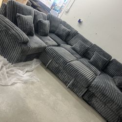 🛋️ NEW!! Sleeper Sectional Sofa w/  Chaise 🚛 Avail E-Z Clean fabric  Storage compartment under Chaise  Grey color (3 total color options) XL Size 12