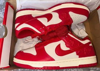 Women’s rose Nike dunks brand new women’s size 9