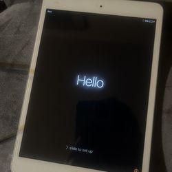 iPad Mini 1st Gen 64GB Silver unlocked good as new