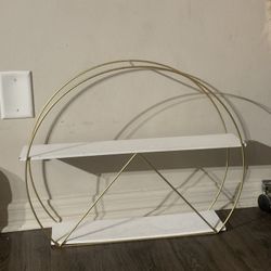 Hanging shelf display