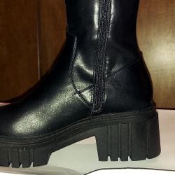 Black Knee High Lug Pull-On Boots For Women