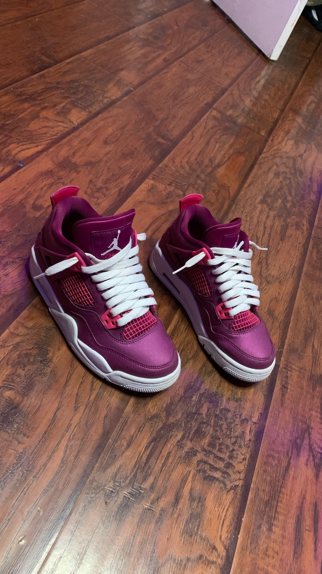 Jordan Retro Valentines Day (2019) Size: 4Y