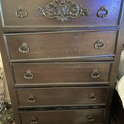 Bedroom set. - Mirror Included