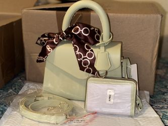 Small lime, purse with scarf
