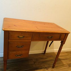 Sewing Desk with sewing machine 