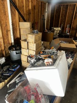 Thousands Of Iphone, iPad, Android, Samsung Accessories HALF OFF BUNDLE HOLIDAY DEAL!!