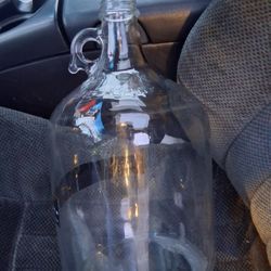 1 Gallon Glass Beer/wine Making Jugs 4ea Total