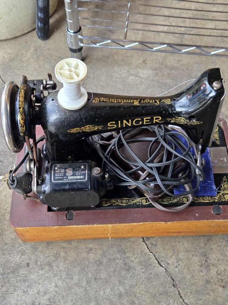 Working Antique Singer Sewing Machine