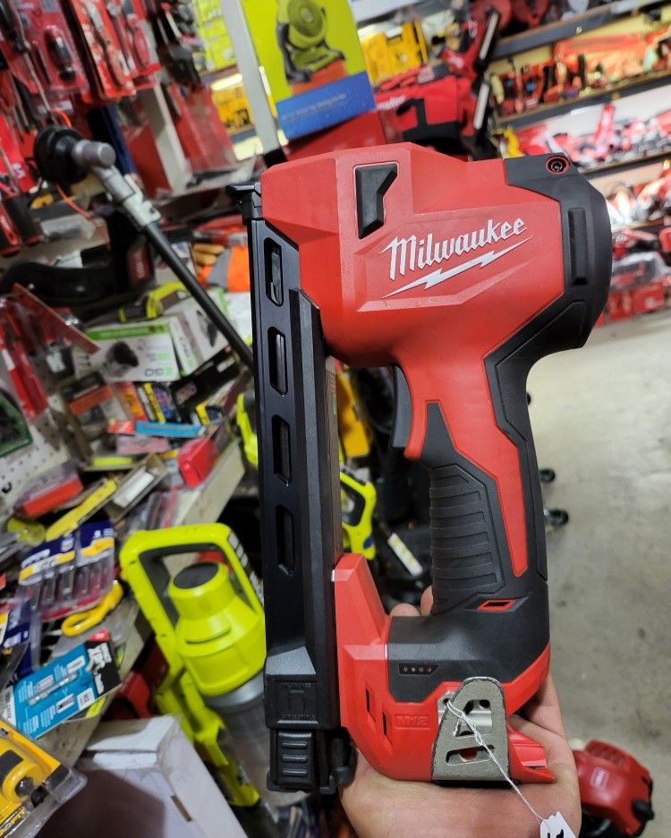 MILWAUKEE M12 CORDLESS CABLE STAPLER $199