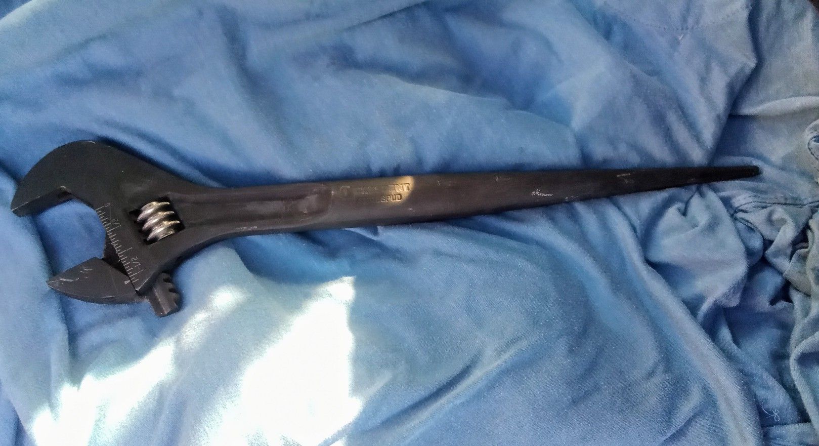 Spud Crescent Wrench 18"