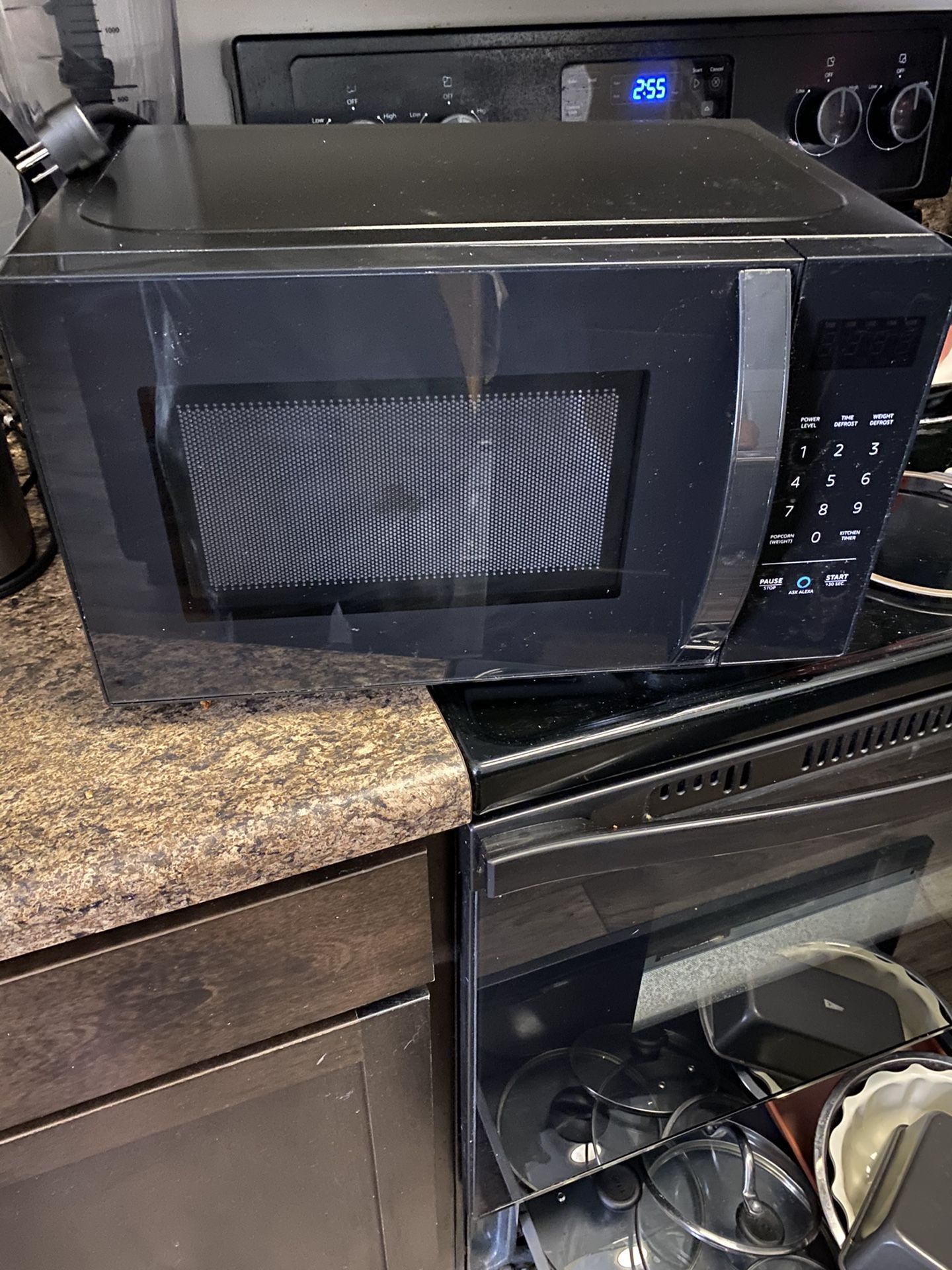 Black smart microwave oven (works with Alexa)