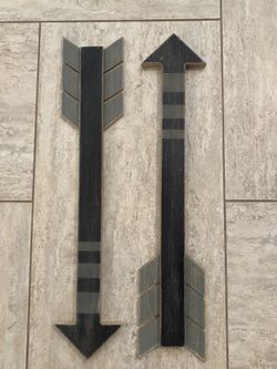 Black Arrows Wall Decor 