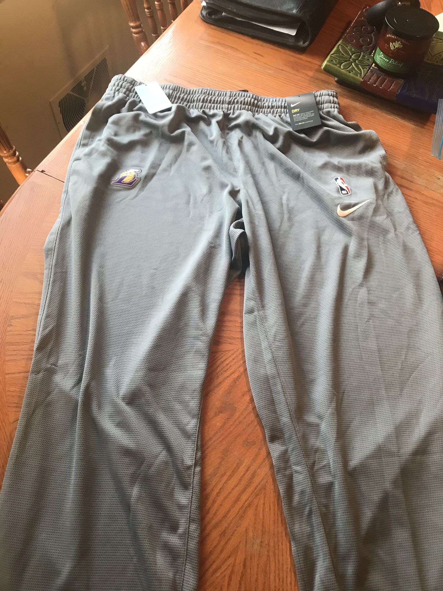 *Brand New* Nike Dri-fit Lakers track pants, Sz 3XLT