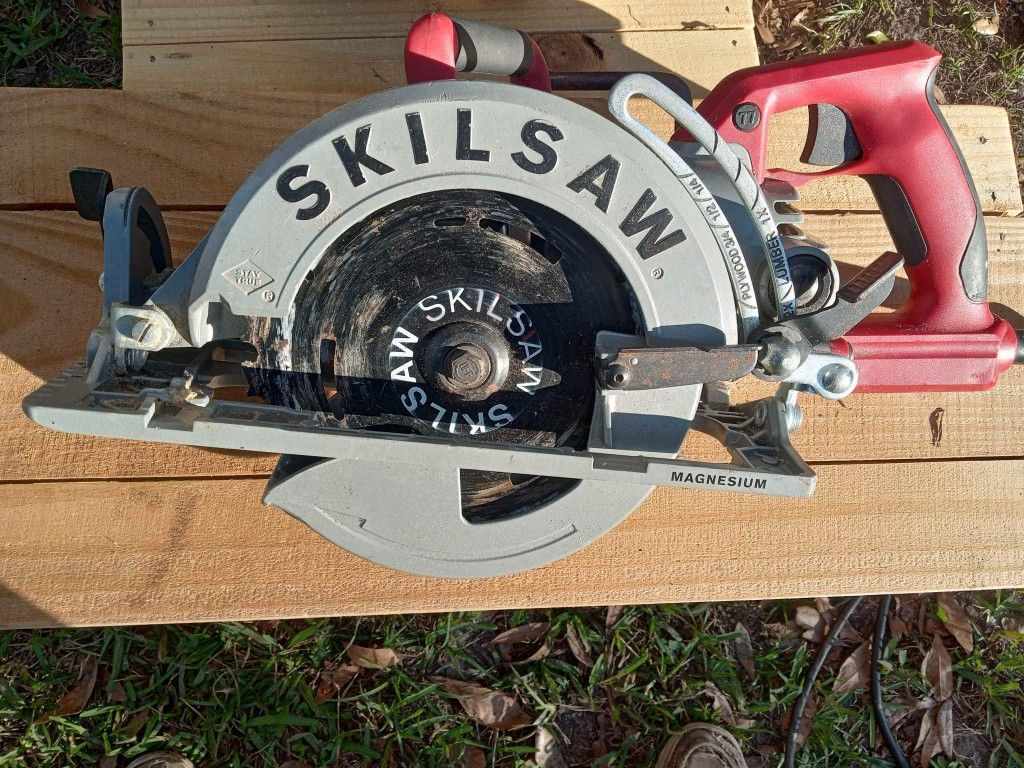 SKILSAW SPT77WM-22 7-1/4 in. Magnesium Worm Drive Circular Saw