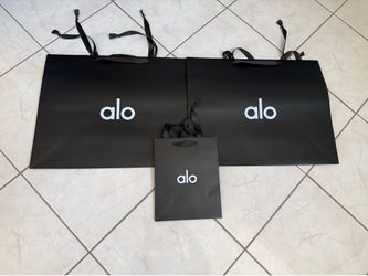 ALO Yoga 2 Large and 1 Small/Medium Gift Bags Packaging Shopping NWT 2026 Design