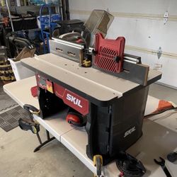 SKIL RT1323-01 Router Table and 10Amp Plunger  Router Kit