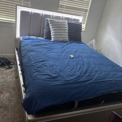 Queen Bed Set With Dresser 