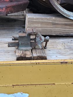 4" vise