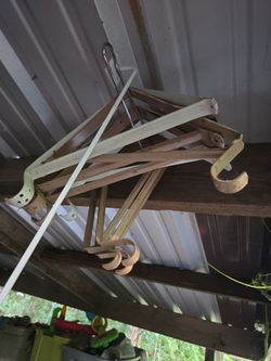 Closet hangers