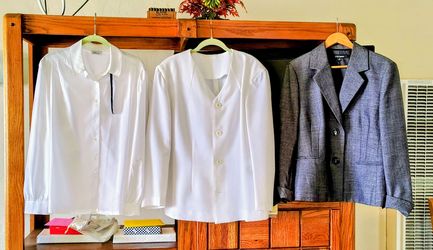 Women's Clothing from Estate Sale.
Size 16 - 18.
Gowns and Sets from $25.
Willing to sell ALL to one buyer.
Shoes too, size 10 M.
Located in Ingl