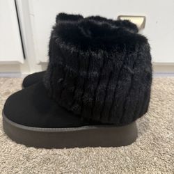 Never Worn Before Woman's Size 8 Fur Trim High top Boots 